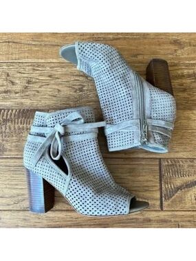 Sam Edelman Ellery Open Toe Bootie in Putty Perforated Suede Size 8